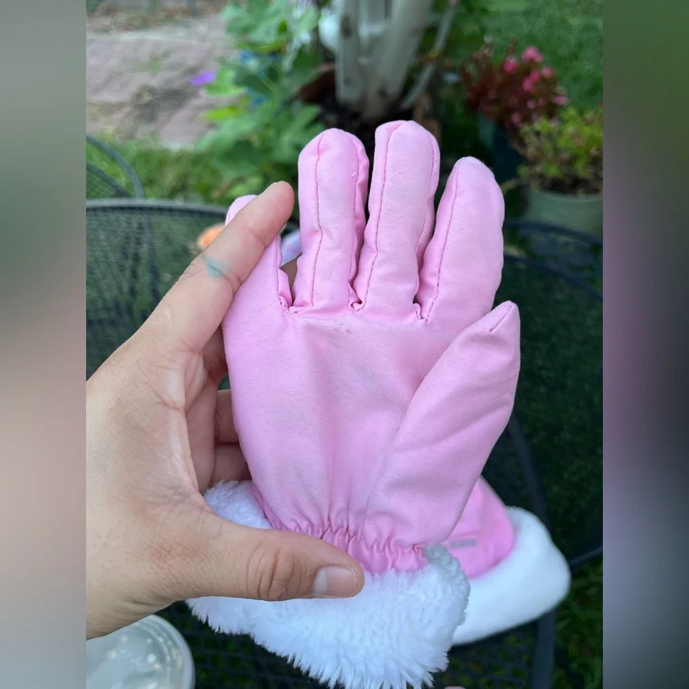 Sanrio Y2K hello kitty White Fuzzy Bucket Hat and gloves